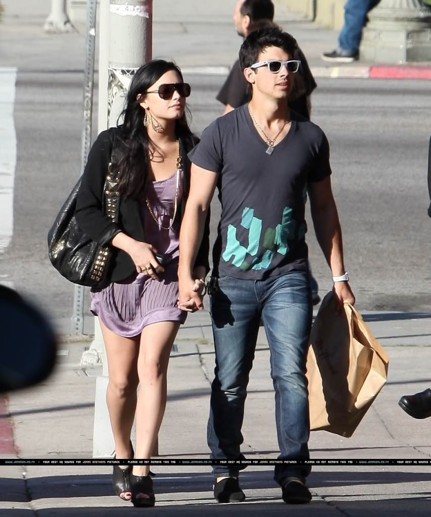 AND EEEEP! JOE/DEMI LYING ON