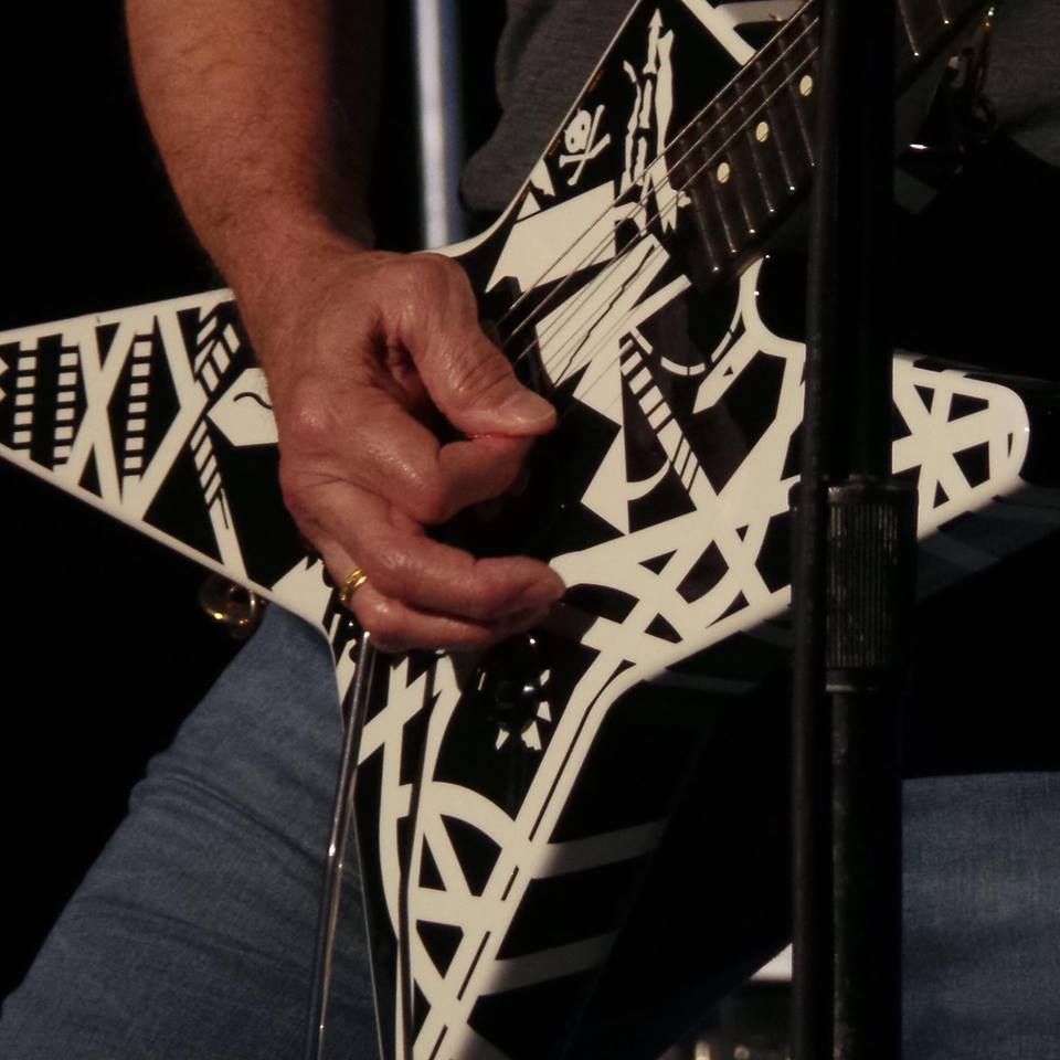 EVH with the Star Guitar PNC 08/09/2015 photo evh star guitar_zpsyozjtpby.jpg