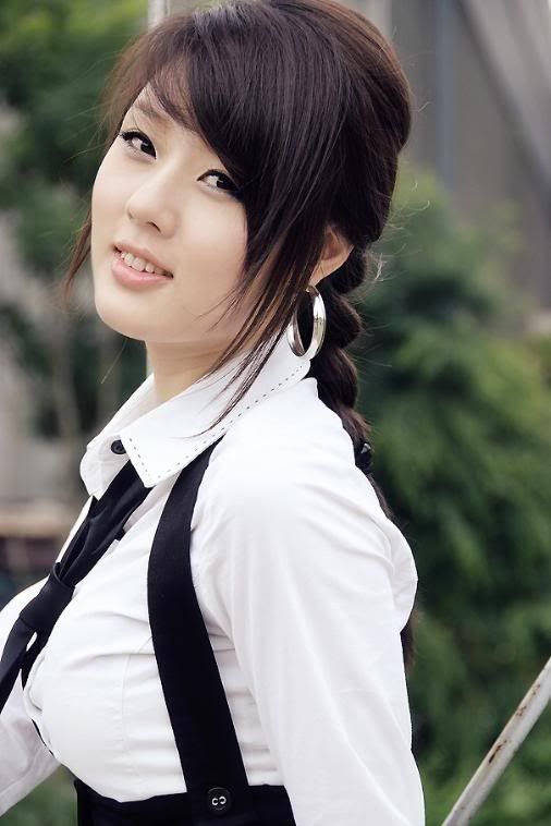 Here is Hwang Mi Hee very cute and sexy in a schoolgirl outfit