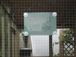 Omletvillagesign005.jpg