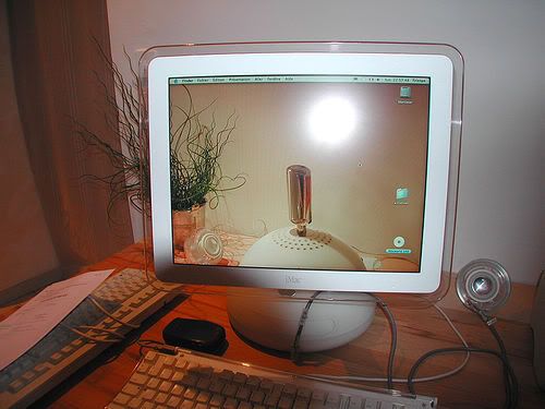 Ilusi Desktop Transfaran Yang Keren.. http://asalasah.blogspot.com/2013/01/gambar-gambar-desktop-transparan-yang.html