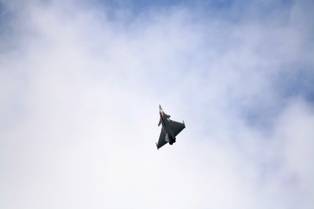 Painting the Italian flag across the sky. Dassault Rafale of the French Air 