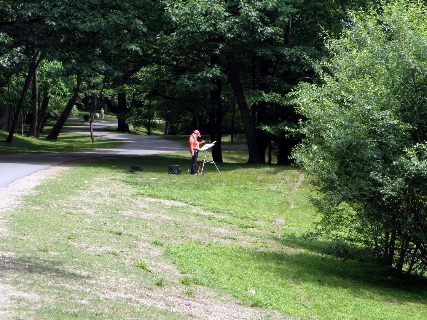 one of many artists working the Riverway